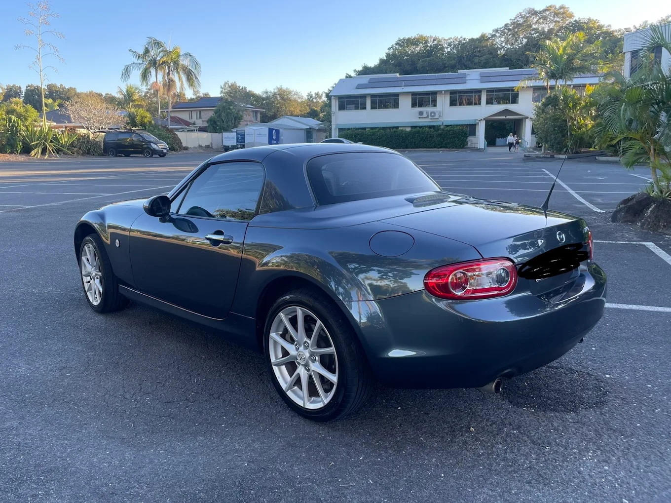 Mazda MX-5 convertible detailing